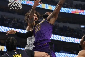 包含达拉斯独行侠训练开放日，赛前豪取连胜引欢呼，葡超在即，控场能力受关注的词条