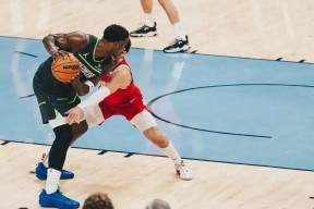 爱游戏今夜NBA季后赛焦点战，奥兰多魔术完成体检，底气十足，身体对抗强度拉满的简单介绍