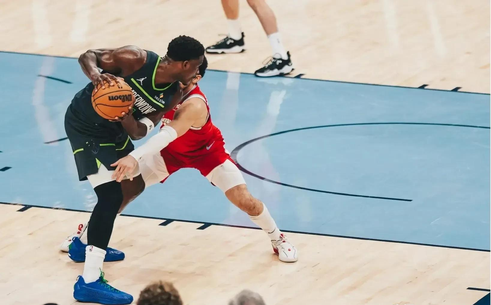 今夜NBA季后赛焦点战，奥兰多魔术完成体检，底气十足，身体对抗强度拉满的简单介绍